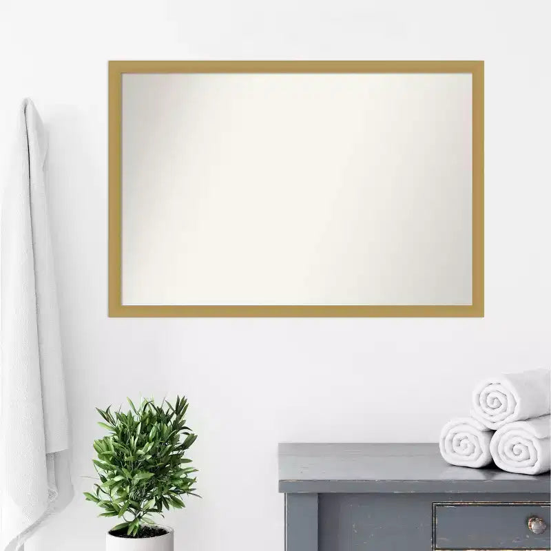Lustro łazienkowe 38" x 26" bez fazowania, wąska rama szczotkowane złoto