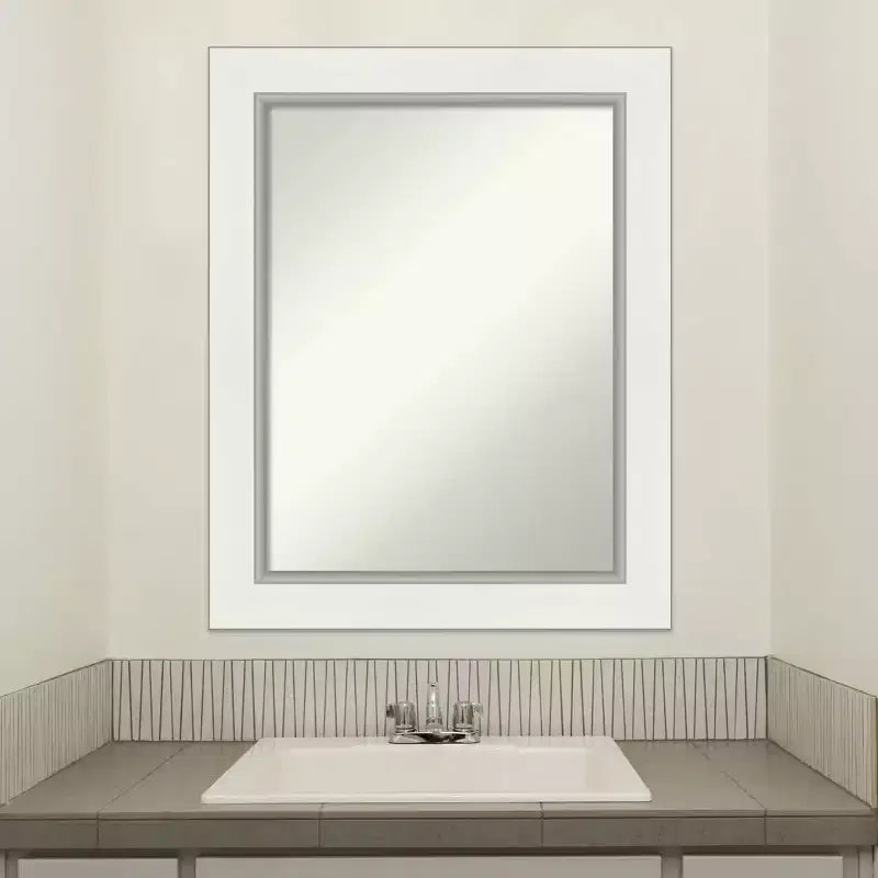 24" x 30" nicht facettierter Badezimmerspiegel - weiß-silberner Rahmen, rechteckig, Polystyrol, wandmontiert