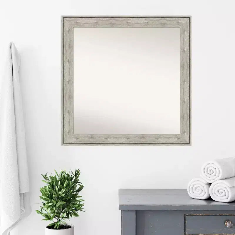 31" x 31" quadratischer, nicht facettierter Wandschirm mit rissigem Metallrahmen