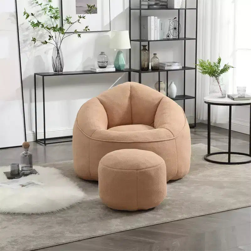 Sitzsack mit Schaumstofffüllung und Fußhocker
