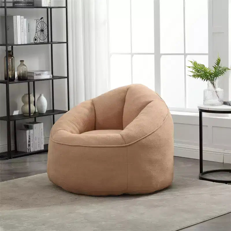 Sitzsack mit Schaumstofffüllung und Fußhocker