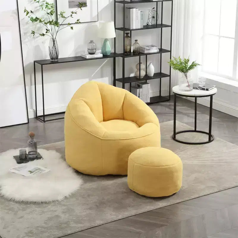 Sitzsack mit Schaumstofffüllung und Fußhocker