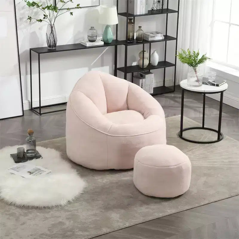 Sitzsack mit Schaumstofffüllung und Fußhocker