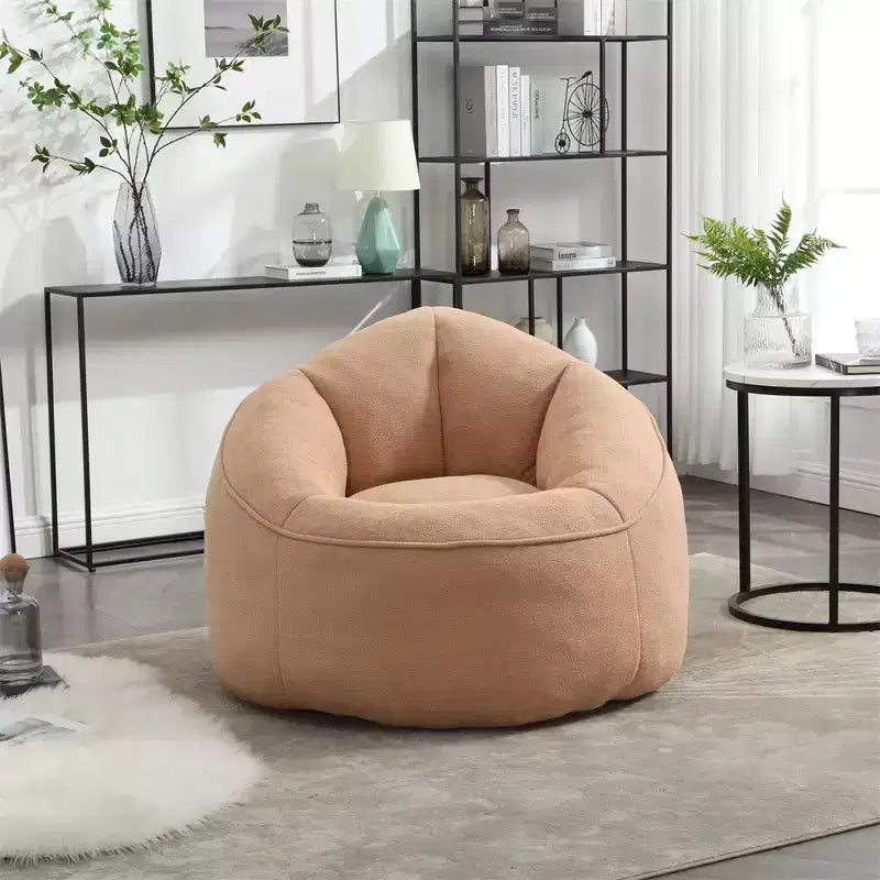 Sitzsack mit Schaumstofffüllung und Fußhocker
